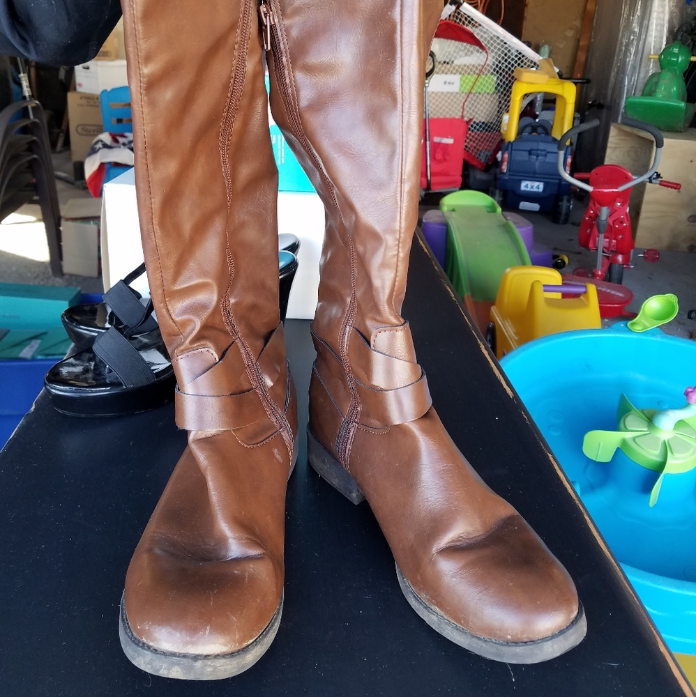 Women's Riding Boots - Picture 2 of 3